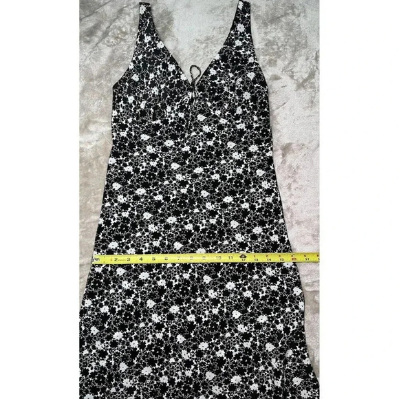 Y2K Express Floral sleeveless dress size 5/6 Black And White Knee Length - Picture 10 of 12